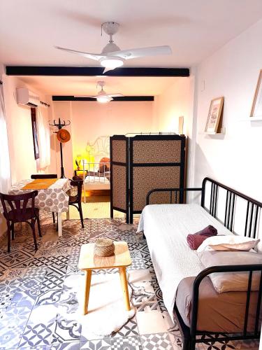 Cozy apartamento en Ruzafa para 2-3 personas con aire acondicionado y salida directa a terraza