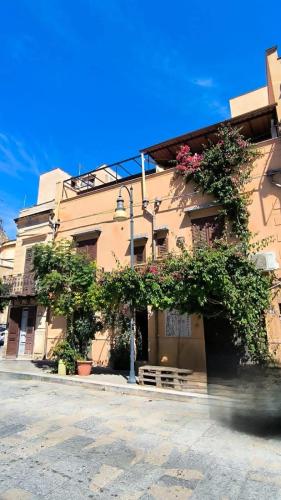 a building with a bench in front of it at Dimora Filangeri in Santa Flavia