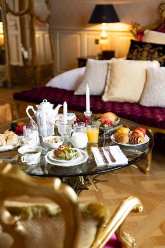 a coffee table with food on it in a living room at Château de Berg in Berg-sur-Moselle