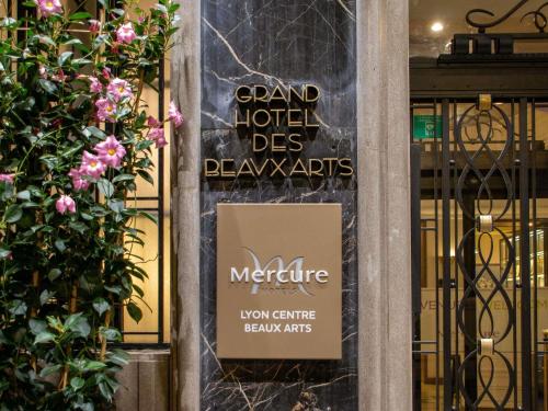 a sign on a door of a hotel des beaux arts at Mercure Lyon Centre Beaux-Arts in Lyon
