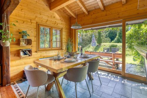 Peaceful Mountain Chalet for 4, with Garden, Games & BBQ