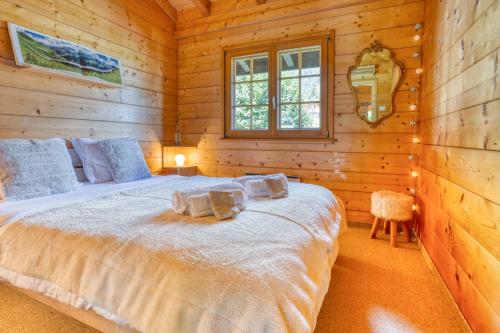 Peaceful Mountain Chalet for 4, with Garden, Games & BBQ