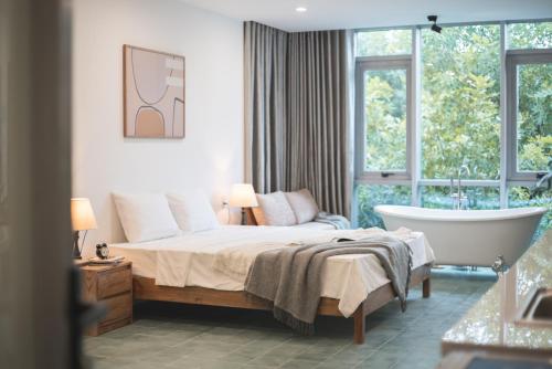 Gallery image of The Ivory Dragon Hanoi-Modern Stay with Private Balcony-Free Laundry in Hanoi