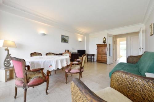 Apartment Near Beach With Sea View 2 Terraces!