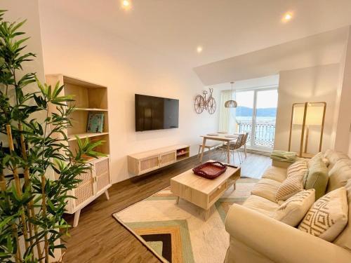 Μια τηλεόραση ή/και κέντρο ψυχαγωγίας στο The Cliffs - Ria do Vicedo