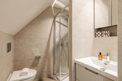 Bilik mandi di Hermes Hotel by Nestor
