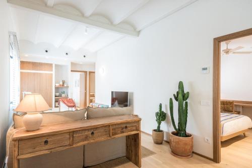 Mediterranean Retreat with 4-Bedroom, 3-Bath Apartment in Barcelona