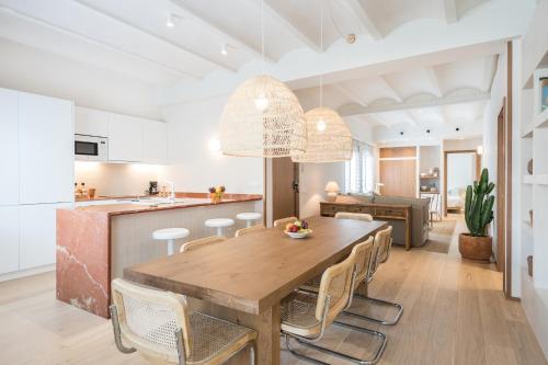 Mediterranean Retreat with 4-Bedroom, 3-Bath Apartment in Barcelona