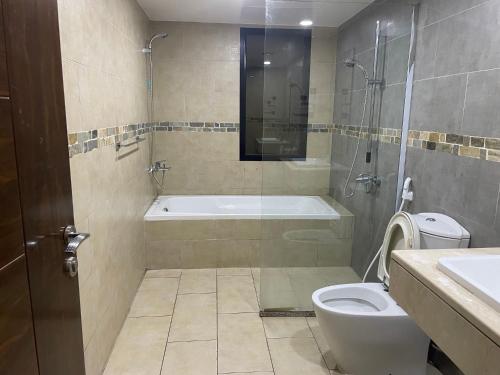 Un baño de Luxurious Boutique - Abu Dhabi Centre
