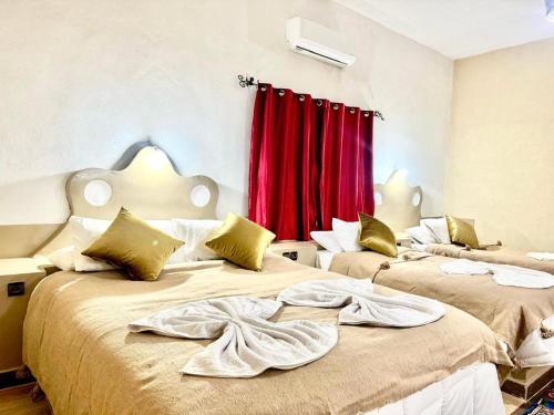 Postel nebo postele na pokoji v ubytování Touareg Hotel Merzouga