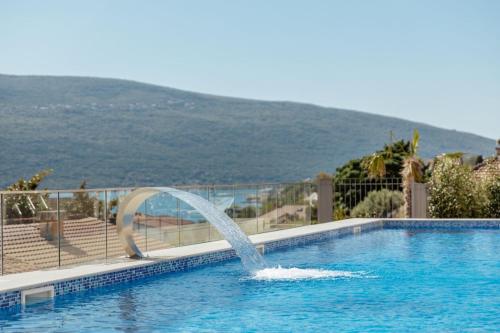 Πισίνα στο ή κοντά στο Bella Vista Lux apartment