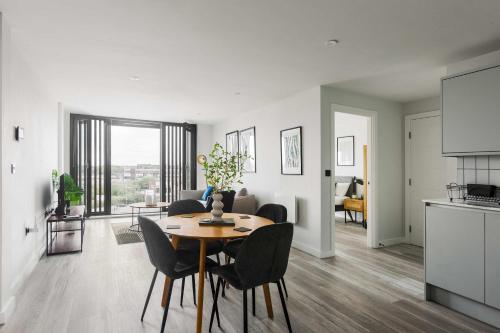 Chic 2 Bed Flat in Central Birmingham photo 5