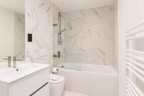Chic 2 Bed Flat in Central Birmingham photo 6