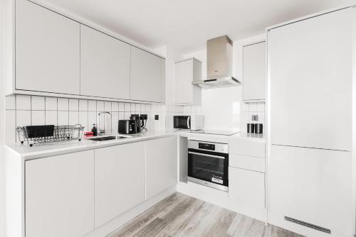 Chic 2 Bed Flat in Central Birmingham photo 14