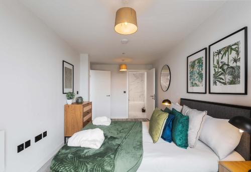 Chic 2 Bed Flat in Central Birmingham photo 13