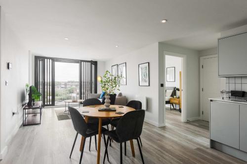 Chic 2 Bed Flat in Central Birmingham photo 10