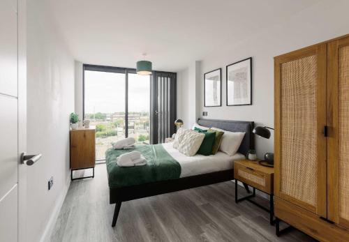 Chic 2 Bed Flat in Central Birmingham photo 11