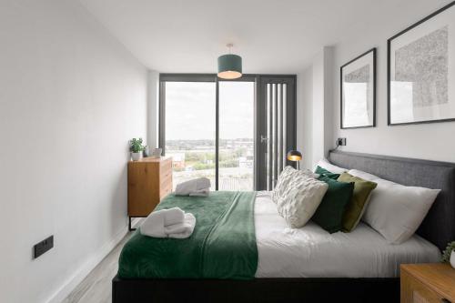 Chic 2 Bed Flat in Central Birmingham photo 3