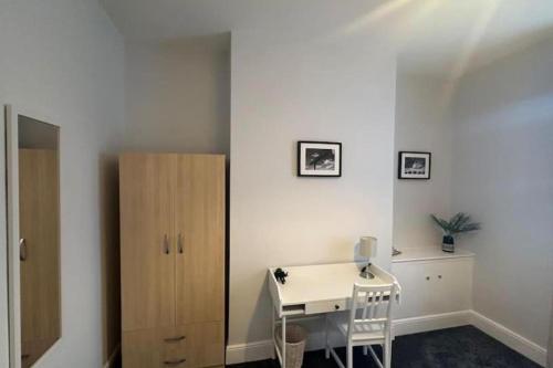 a room with a white desk and a wooden cabinet at Flat - Sleeps 3 - Pet friendly - Parking in Blythe