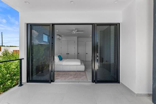 Кровать или кровати в номере Private Villa Stay with Pool BBQ and Beach Nearby