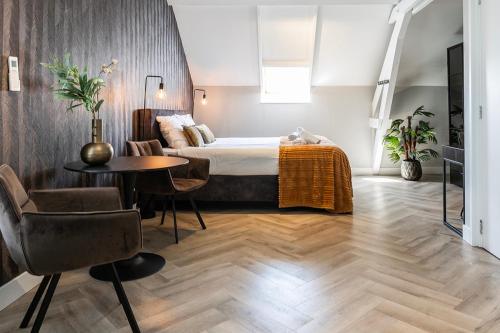 a hotel room with a bed and a table and chairs at HotelBed w aircon at City Villa Tilburg Willem 1 in Tilburg