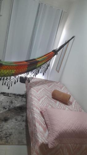 ベレンにあるApartamento COP 30のベッドルーム1室(ベッド1台、ハンモック付)