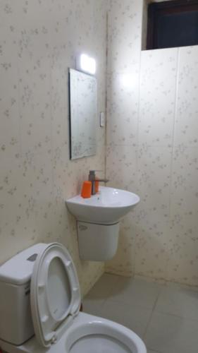 Bilik mandi di Homestay tốt nhất biển Ninh Thuận GIA VIÊN NINH CHỮ