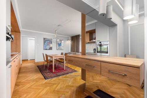 Bonifraterska 6 by Homeprime