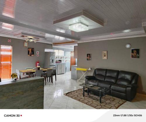 Ảnh trong thư viện ảnh của Aroundcorner Guesthouse ở Maun