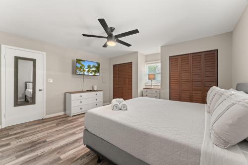 a bedroom with a bed and a ceiling fan at Stuart Ranch Private Getaway in Stuart