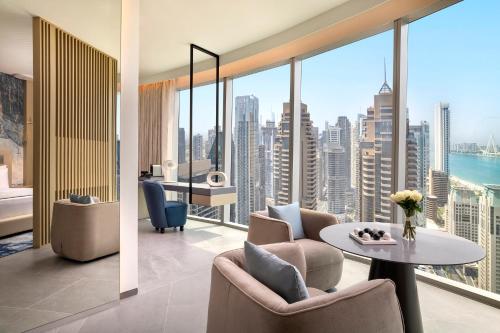 Гостиная зона в Ciel Dubai Marina, Vignette Collection by IHG