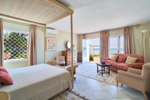 Luxurious Villa by the Sea