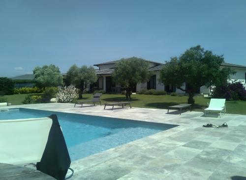 Πισίνα στο ή κοντά στο Villa Helychrisa