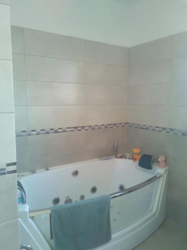 Φωτογραφία από το άλμπουμ του Villa Helychrisa σε Calviani
