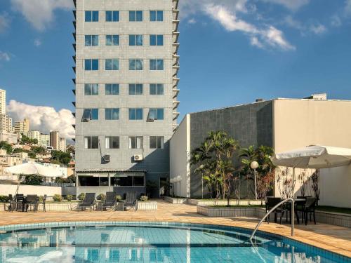Bazén v ubytování Mercure Belo Horizonte Savassi nebo v jeho okolí