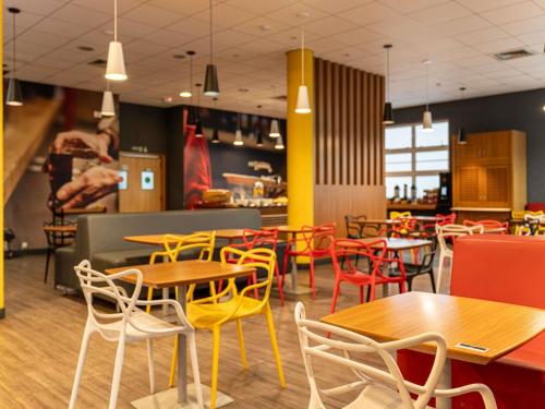 Un restaurante o sitio para comer en ibis Paulinia