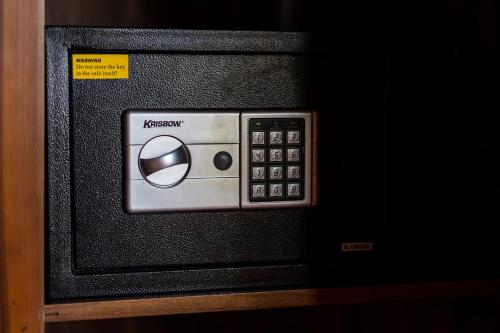 a microwave oven with a control panel on it at Golo Pada Villa Labuan Bajo by ABM in Nggorang