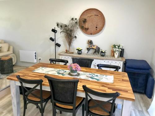 a dining room with a wooden table and chairs at Spacious Family Retreat on the edge of Tenterfield in Tenterfield