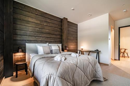 Ένα ή περισσότερα κρεβάτια σε δωμάτιο στο Lumière Penthouse by Aavalevi