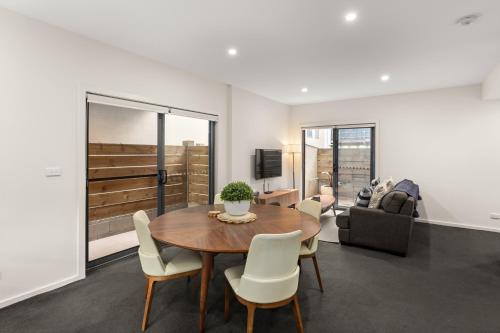 Χώρος καθιστικού στο Comfy Urban Escape with Outdoor Space