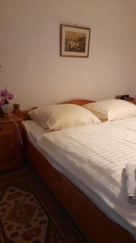 Postel nebo postele na pokoji v ubytování Haus Barnabas im Engel, Gasthaus Engel