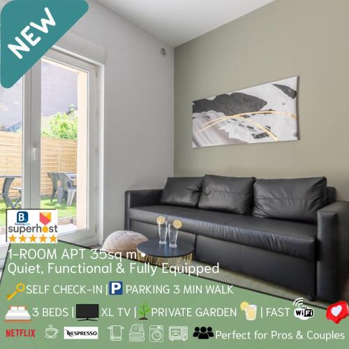 a living room with a black leather couch at CATTENOM NEW NOVÝ NOWY НОВИЙ - 3 min Parking, Wi-Fi, Nespresso - Repos assuré, calme & confort - Rest guaranteed, quiet & comfy in Hayange
