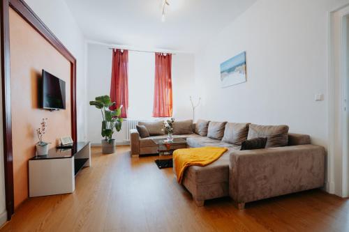 Televisyen dan/atau pusat hiburan di Große Altbauwohnung in Boppard für 7 Gäste