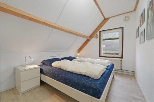 Postel nebo postele na pokoji v ubytování Mosselbank 22 - Noordzeepark Ouddorp - Swiss Mossel