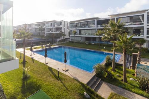 Kolam renang di atau dekat dengan Beachfront gem with pool gym