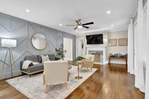 a living room with a couch and a ceiling fan at Sleek 5BR Buckhead HomeModern,Spacious & Central in Atlanta
