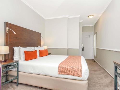 Katil atau katil-katil dalam bilik di Mercure Johannesburg Randburg