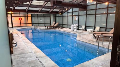 Πισίνα στο ή κοντά στο M N Flats Hotel Av Ibirapuera 2927