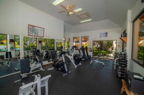 Fitness centrum a/nebo fitness zařízení v ubytování Colina 8F 2 bdr Garden View in Los Suenos