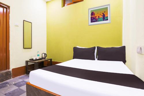 a bedroom with a large white bed in a room at SPOT ON SR CONTINENTAL in Hyderabad